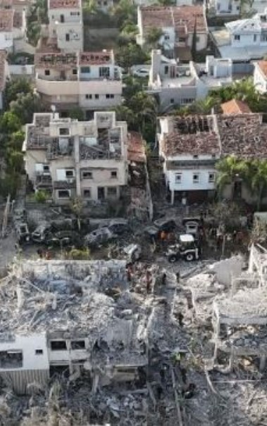 صاروخ إيراني يصيب عدة مباني جنوب تل أبيب