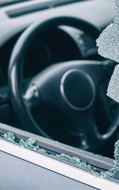 سيارة مهشمة الزجاج - أرشيفية