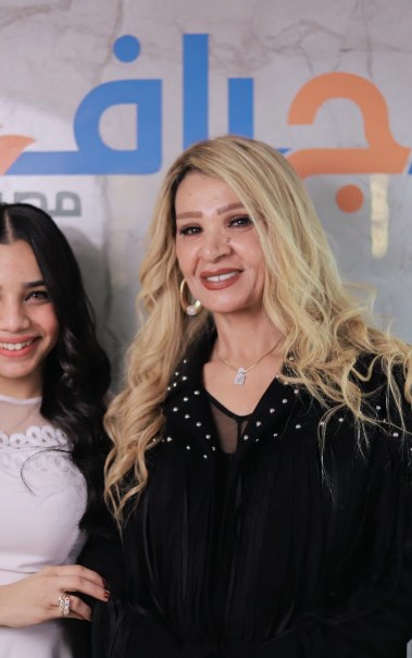 الإعلامية مني الحسيني والزميلة هايدي محمد 