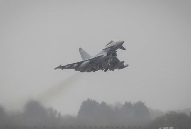 مقاتلة تايفون بريطانية تتجه إلى قطر