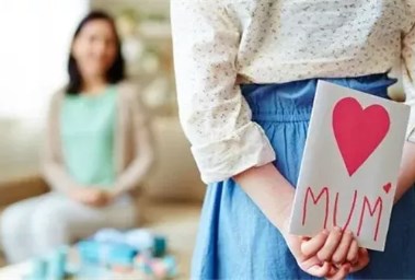 التعبير عن الحب للأم