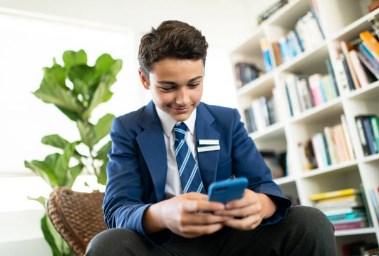 طالب عراقي- تعبيرية