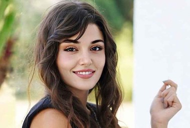 الفنانة التركية هاندا أرتشيل