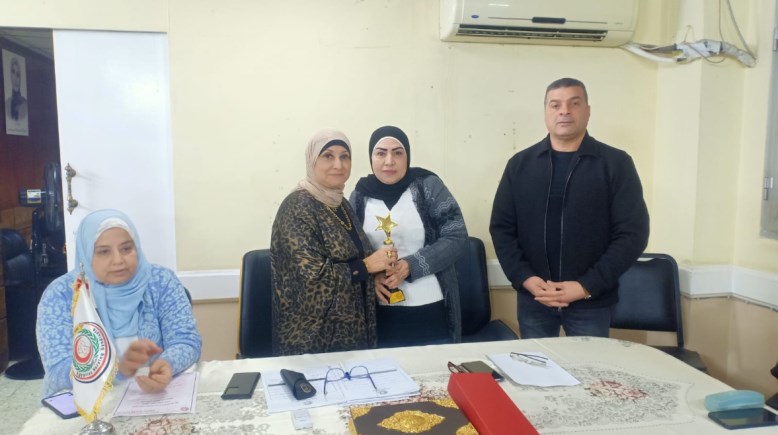 نقيب التمريض تكرم ممرضة مستشفي المقطم