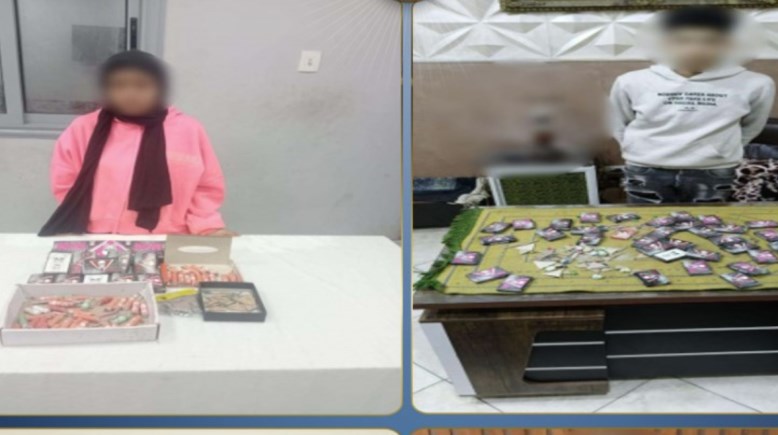 المتهمون وبحوزتهما المضبوطات 