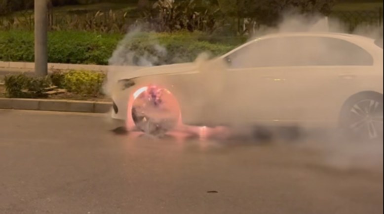 السيارة المرسيدس 