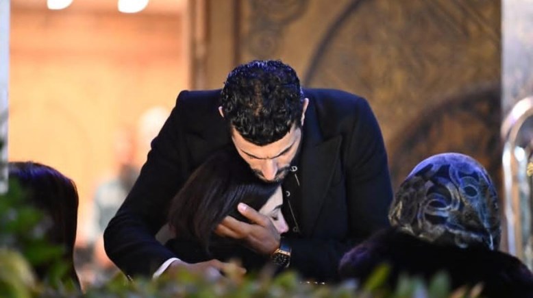 محمد سامي يدعم مي عمر في عزاء والدها