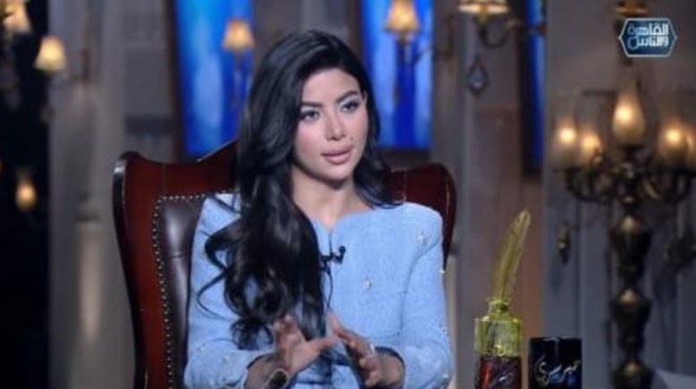 كارولين عزمي