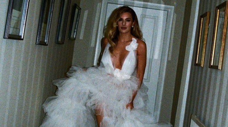 العروس الوحيدة بريتاني ألين