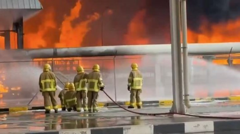 حريق في محيط مطار الكويت الدولي