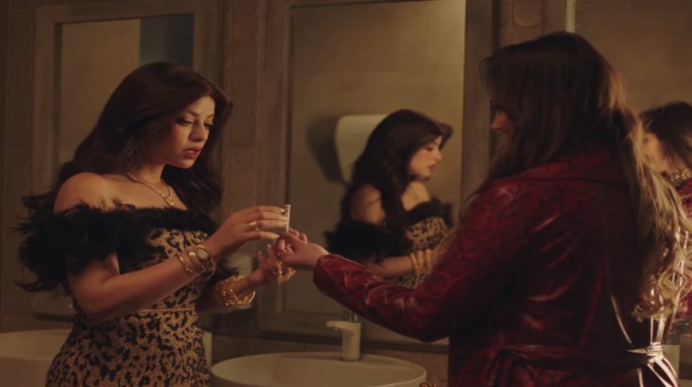 هدية تتعاطى المخدرات