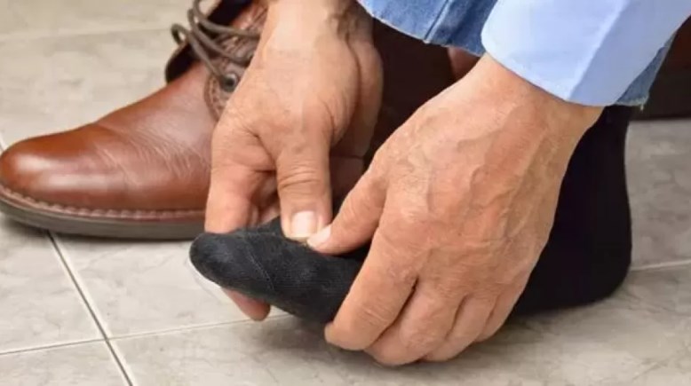 الحذاء الضيق