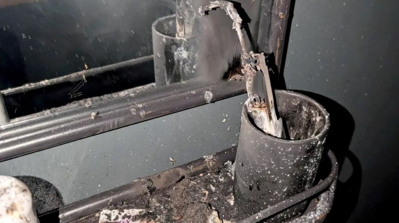 الفرشاة الكهربائية المنفجرة