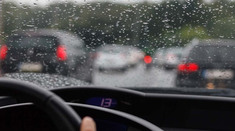 القيادة أثناء المطر