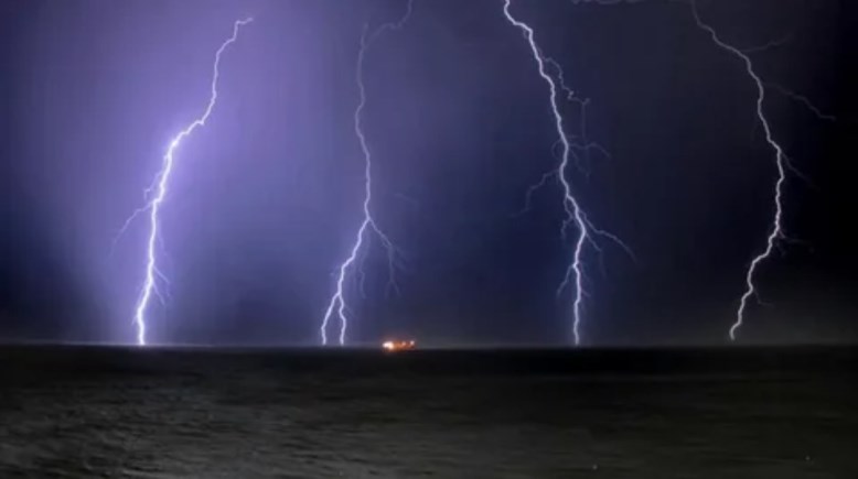 دعاء سماع البرق والرعد مكتوب كامل