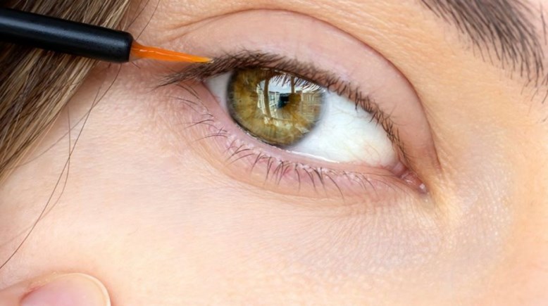 سيروم الرموش- تعبيرية