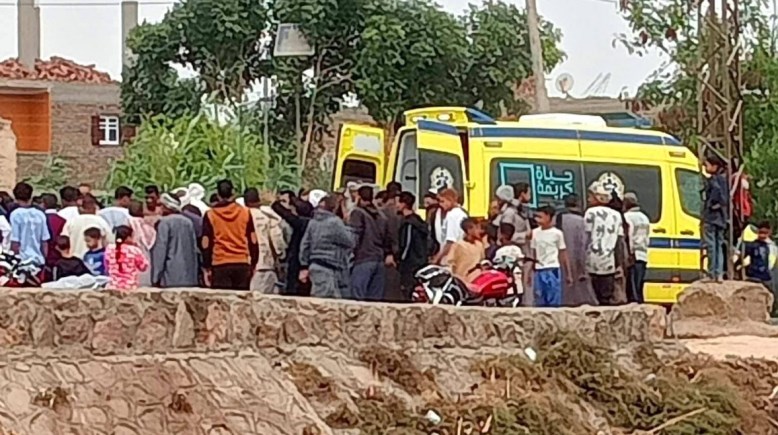 من موقع حادث التصادم بالأقصر