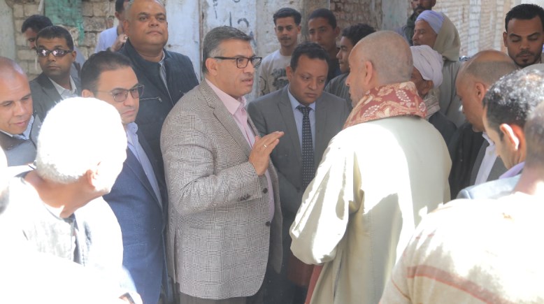 محافظ قنا يتابع الأسعار 