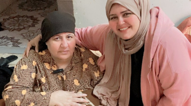 الست أحلام بصحبة مراسلة تليجراف مصر 