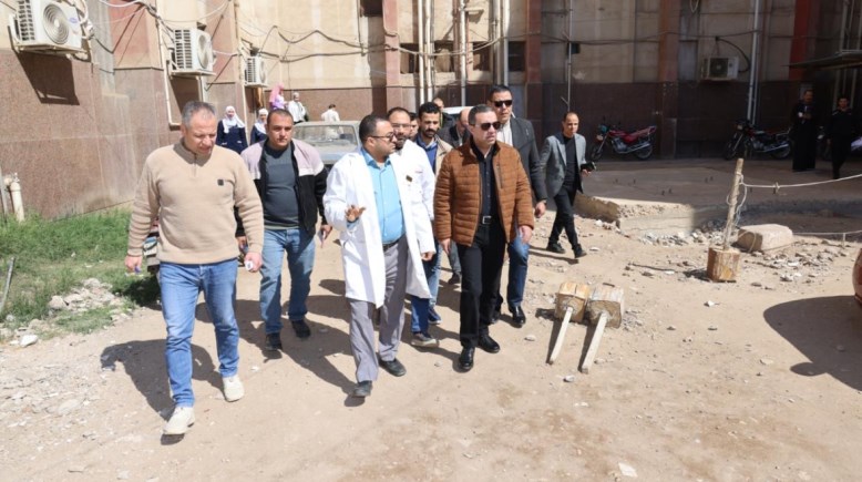 جولة المحافظ بمستشفى الشهداء 