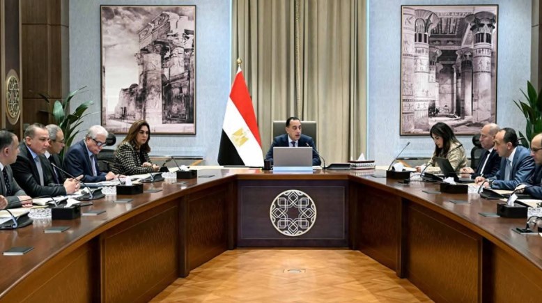 جانب من اجتماع رئيس الوزراء