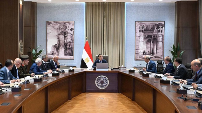 جانب من اجتماع رئيس الوزراء 