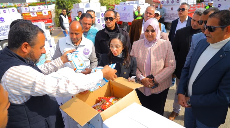 الدكتورة جاكلين عازر خلال جولة تفقدية 