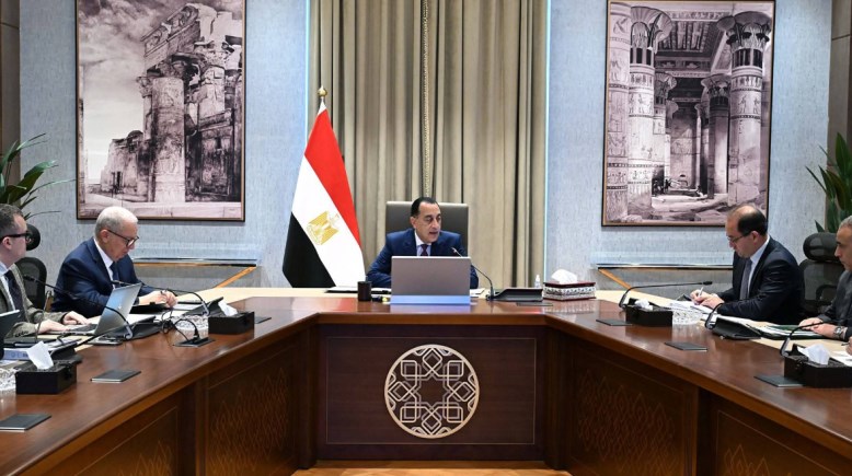 جانب من اجتماع رئيس الوزراء 