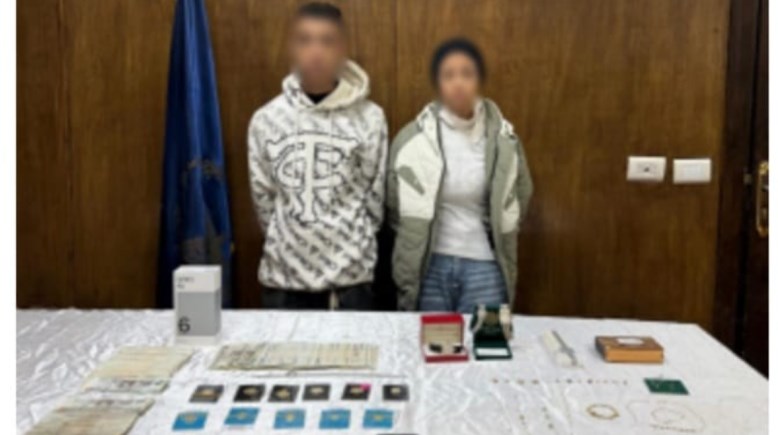 المتهمين وجانب من المضبوطات 