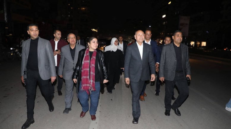 جانب من تفقد المحافظ لقرار الغلق