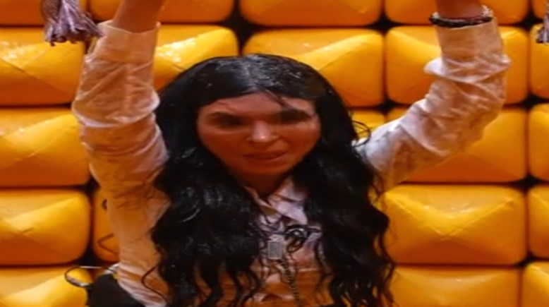 الراقصة دينا