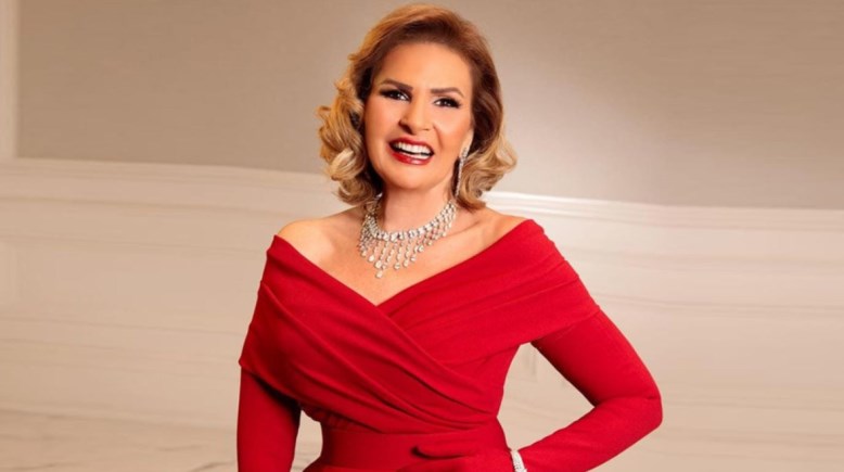 الفنانة يسرا