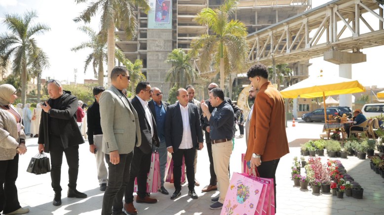 فريق عمل "معمار المعز" يزور مستشفى 57357