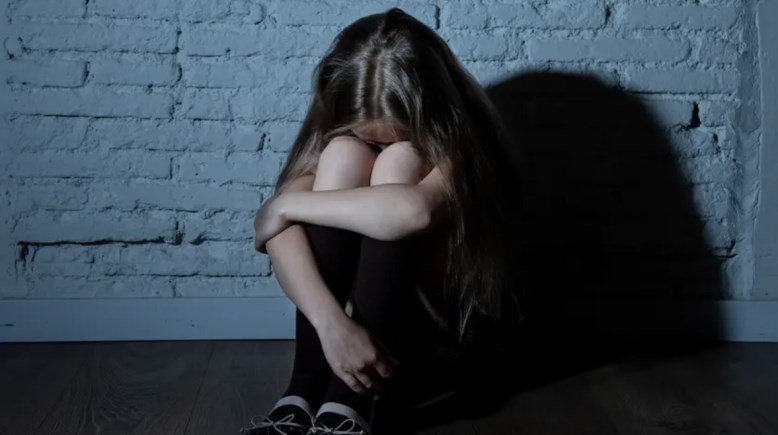 طالبة - تعبيرية