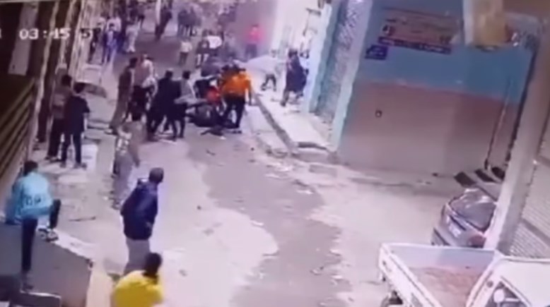 لقطة من فيديو التعدي على سيدة بالضرب في حدائق حلوان 