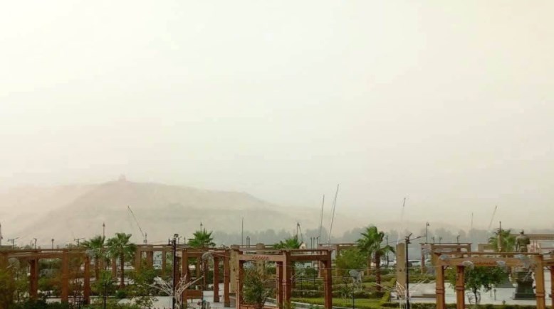 محافظ أسوان يوجه برفع درجة الاستعداد القصوى ووقف حركة العبارات والعائمات فى حالة إنعدام الرؤية لحين تحسن الأحوال الجوية