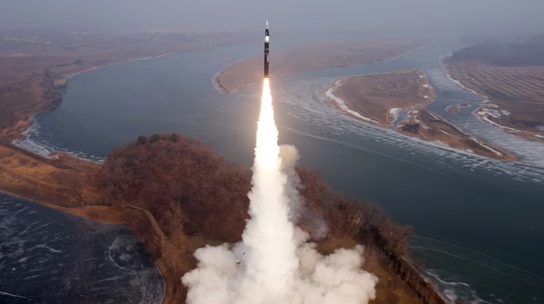 اختبار لإطلاق صاروخ باليستي