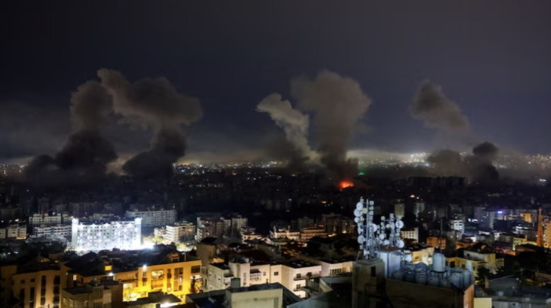  أعمدة دخان تتصاعد بعد غارات إسرائيلية على الضاحية الجنوبية لبيروت 