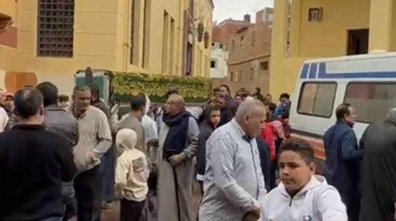 جانب من تشييع الجثمان 