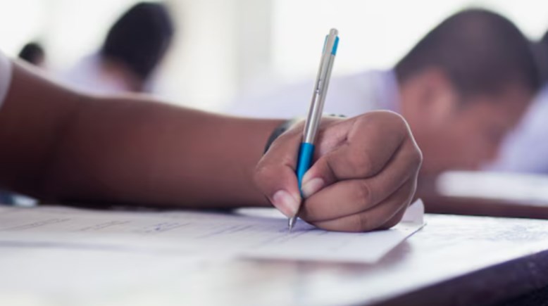 التقييم الأسبوعي للصف الثاني الإعدادي عربي الأسبوع الرابع 2026