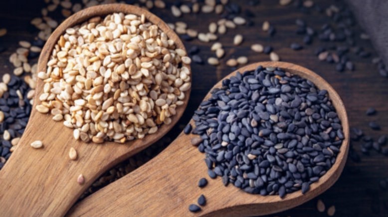 السمسم الأسود والأبيض