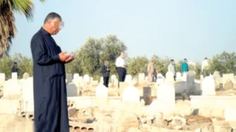 زيارة المقابر في العيد