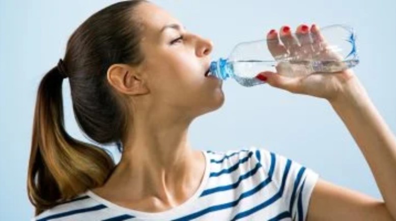 شرب الماء في الصباح