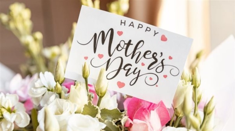 الاحتفال بعيد الأم - تعبيرية