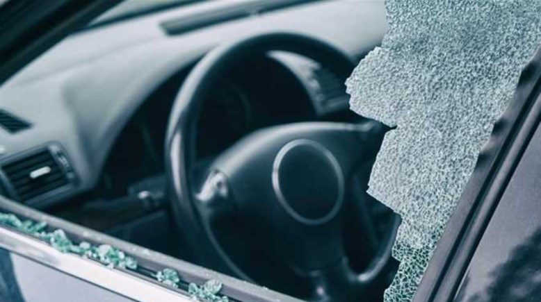 سيارة مهشمة الزجاج - أرشيفية