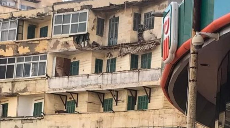 سقوط جدار بلكونة - أرشيفية