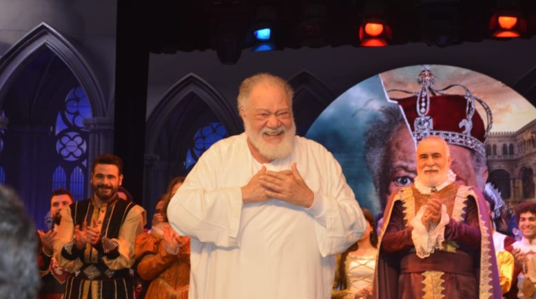 الفنان القدير يحيى الفخراني من مسرحية الملك لير