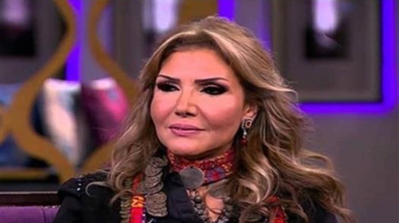 الفنانة نادية مصطفي 