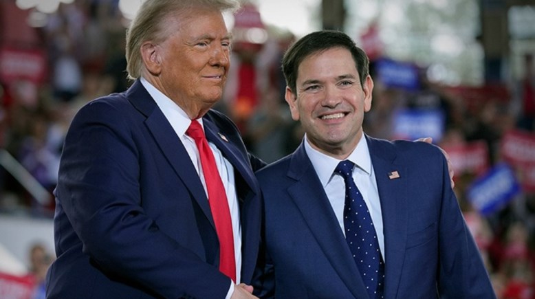 الرئيس الأمريكي دونالد ترامب مع وزيرخارجية بلاده ماركو روبيو