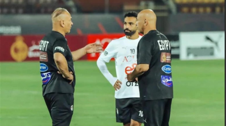 محمد صلاح رفقة التوأم